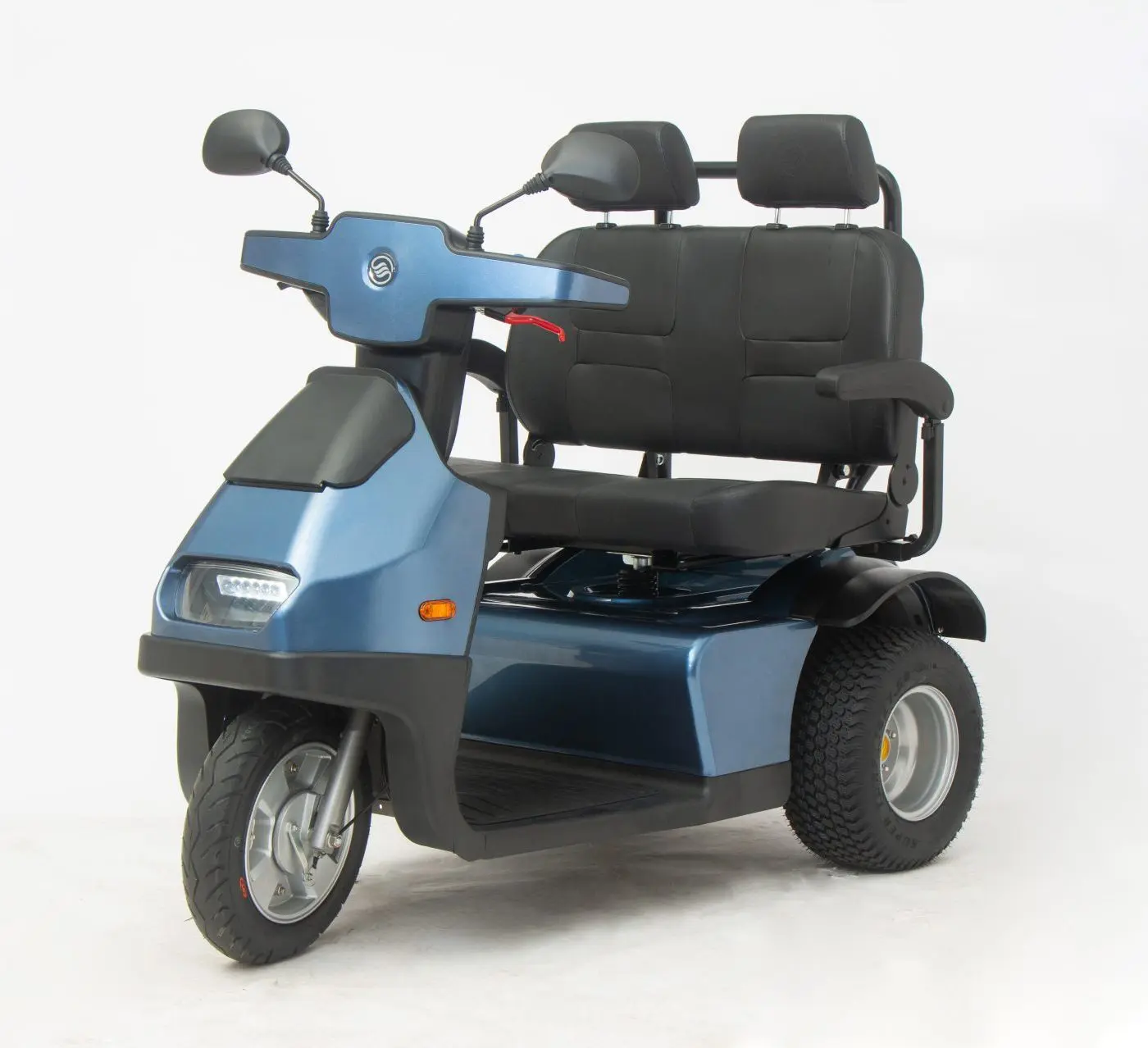 Semi sideview picture of the Afiscooter S3 mobility scooter.