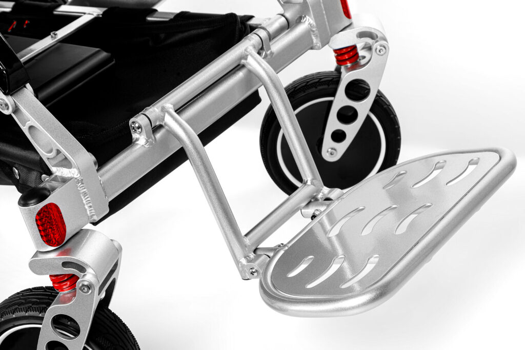 Porto Mobility Ranger Discovery folding power wheelchair, footplate and front caster close up