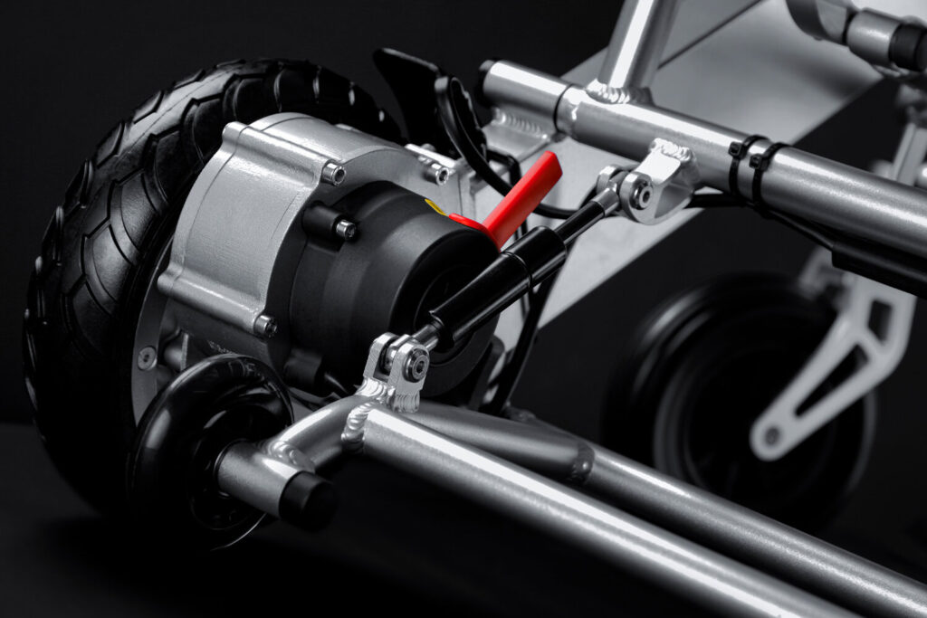 Porto Mobility Ranger Royce folding power wheelchair, rear wheel housing with red lever close up